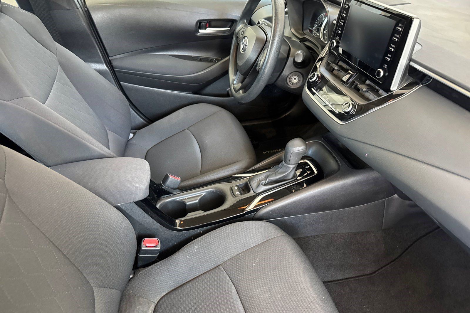 Used 2020 Toyota Corolla LE FWD image 19
