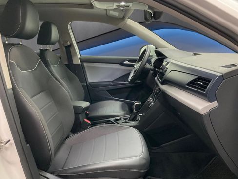 Certified 2023 Volkswagen Taos SE w/ Panoramic Sunroof Package image 10