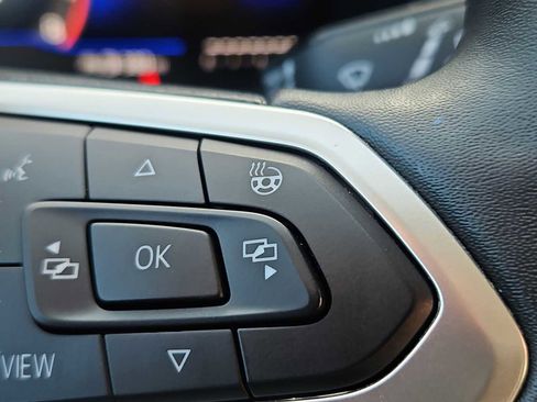 Used 2023 Volkswagen Taos SE w/ Black Wheel Package image 19