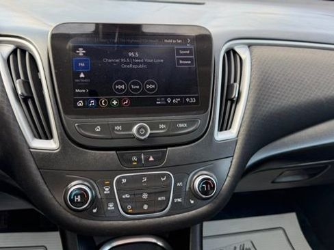 Used 2022 Chevrolet Malibu LT image 19