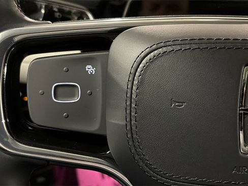 Used 2025 Lincoln Nautilus Premier w/ Equipment Group 102A image 17