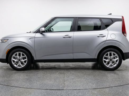 Used 2025 Kia Soul LX w/ LX Technology Package FWD image 5