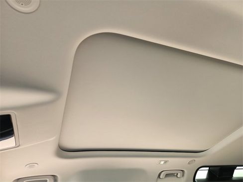 Used 2025 Land Rover Defender 110 S image 24