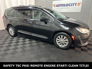 Used 2017 Chrysler Pacifica Touring-L FWD video 1
