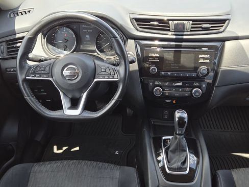 Used 2017 Nissan Rogue SV FWD image 22