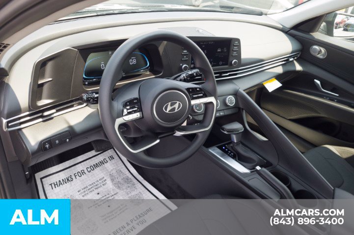 Used 2026 Hyundai Elantra SE FWD image 12