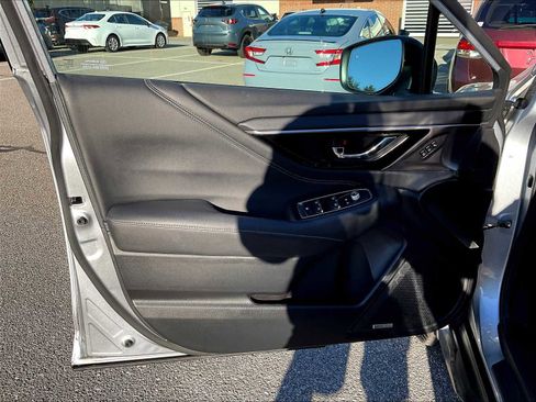 Used 2025 Subaru Outback Limited image 9