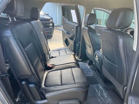Used 2021 Chevrolet Traverse LT image 18