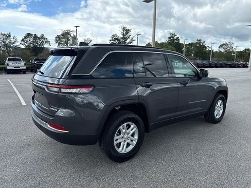 New 2025 Jeep Grand Cherokee Laredo image 3