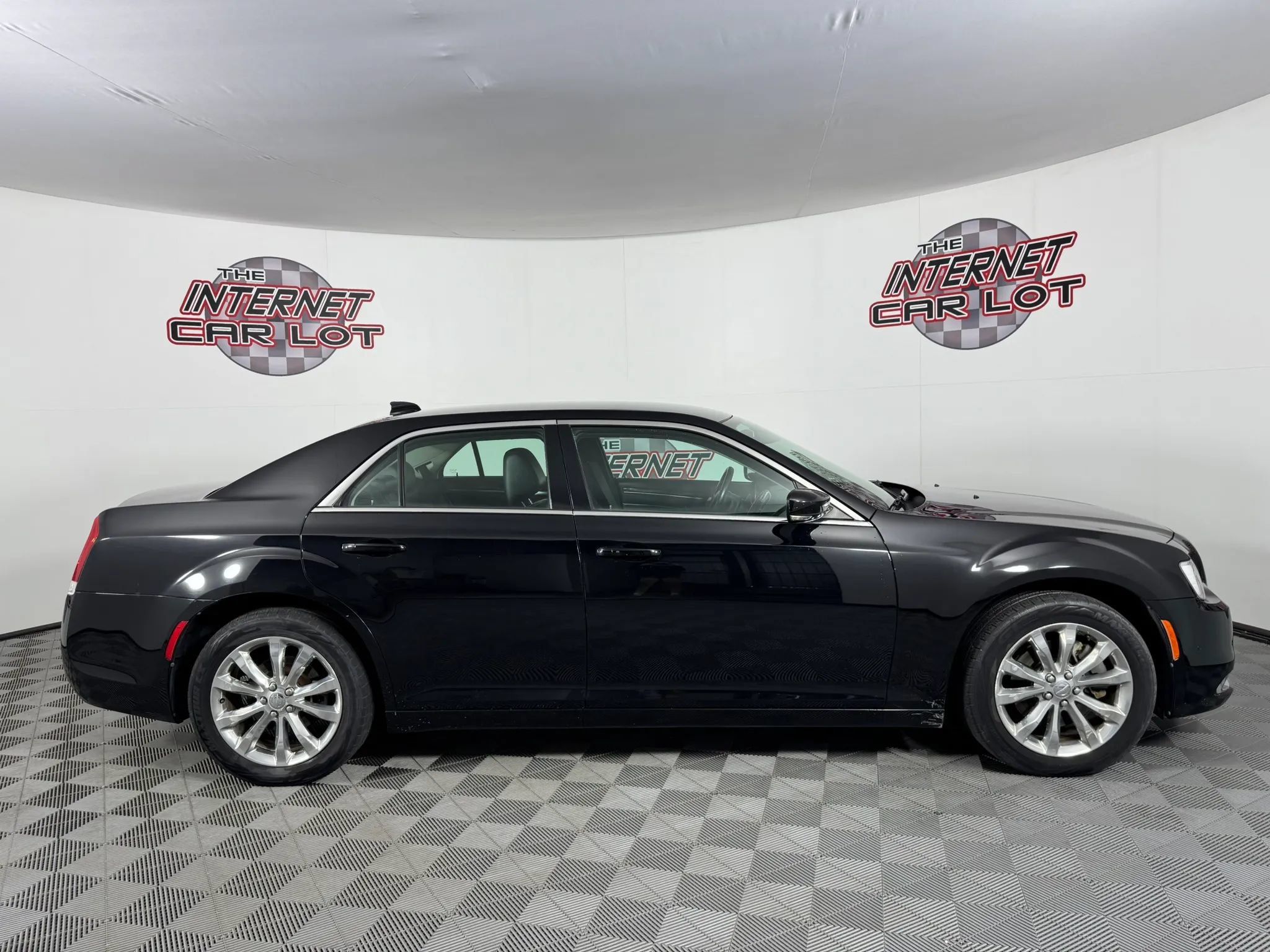 Used 2015 Chrysler 300 Limited w/ Driver Convenience Group AWD/4WD image 8
