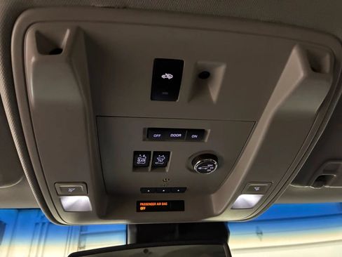 Used 2015 Cadillac Escalade ESV Luxury AWD/4WD image 29
