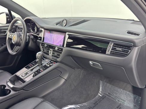 Used 2024 Porsche Macan image 15
