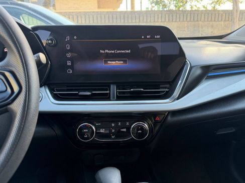 Used 2025 Chevrolet Trax LT FWD image 16