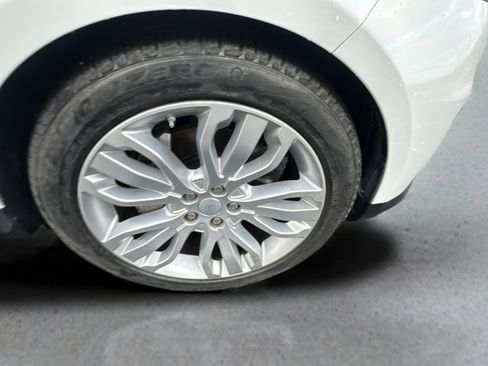 Used 2018 Land Rover Range Rover Sport SE image 17