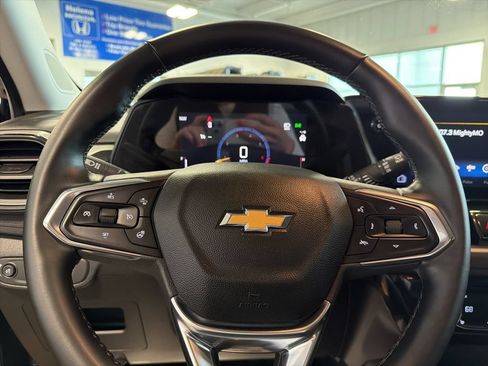 Used 2025 Chevrolet TrailBlazer LT w/ Convenience Package AWD/4WD image 18