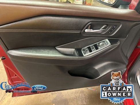 Used 2022 Nissan Rogue SL w/ SL Premium Package image 11