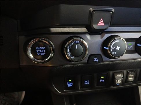 Used 2019 Toyota Tacoma TRD Off-Road image 16