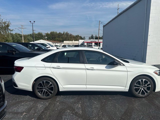 Used 2024 Volkswagen Jetta Sport FWD image 8