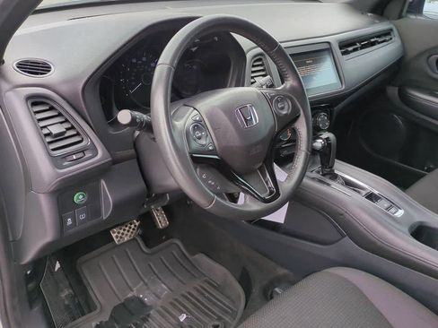 Used 2019 Honda HR-V Sport image 2