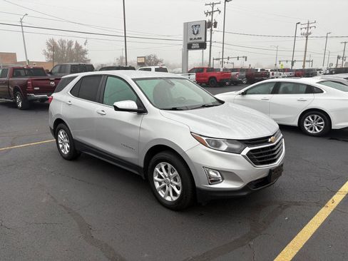 Used 2021 Chevrolet Equinox LT image 2