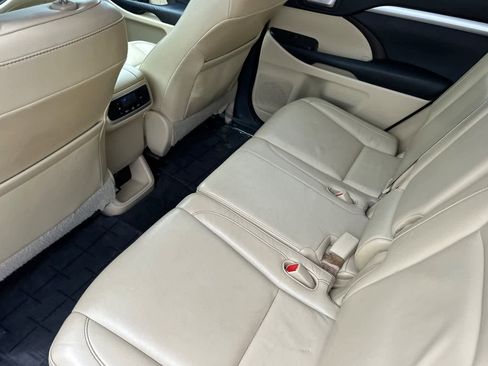 Used 2015 Toyota Highlander XLE image 4