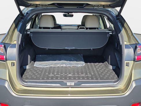 Used 2025 Subaru Outback Limited image 12
