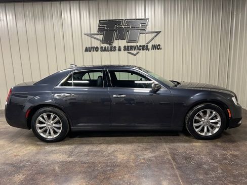 Used 2019 Chrysler 300 Limited w/ Safetytec Plus Group image 7