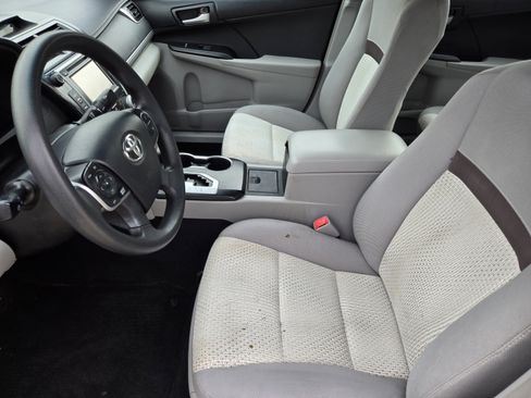 Used 2014 Toyota Camry LE FWD image 10