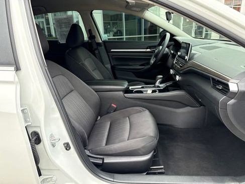 Used 2023 Nissan Altima 2.5 SV image 9