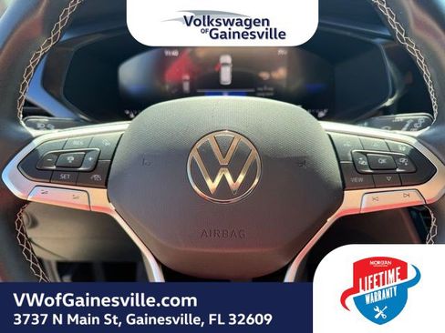 Certified 2024 Volkswagen Taos SE image 20