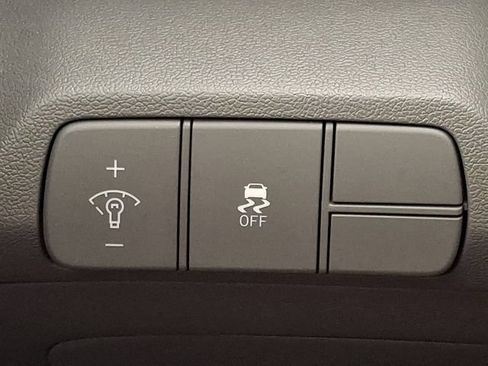 Certified 2025 Hyundai Elantra SEL FWD image 33