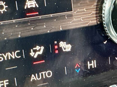 Used 2024 GMC Acadia AT4 w/ Luxury Package image 20