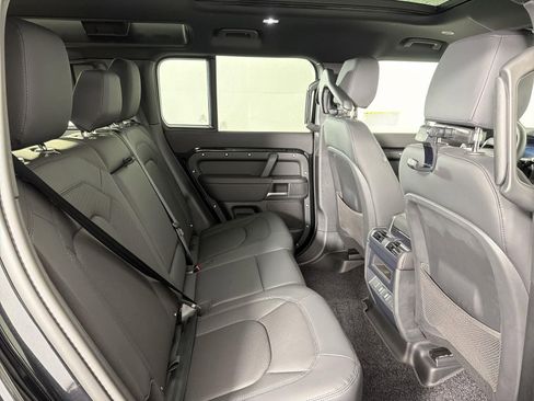 New 2026 Land Rover Defender 110 X-Dynamic SE image 30