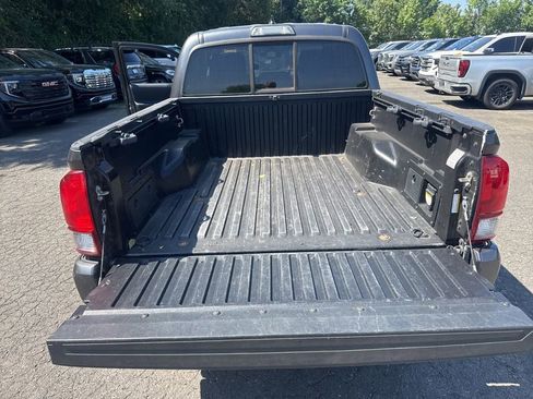 Used 2016 Toyota Tacoma TRD Sport w/ Towing Package AWD/4WD image 15