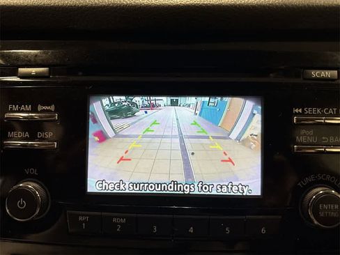 Used 2017 Nissan Rogue SV w/ SV Family Package image 23