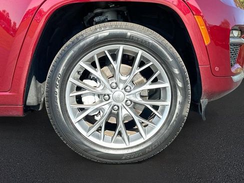 Used 2025 Jeep Grand Cherokee Summit image 32