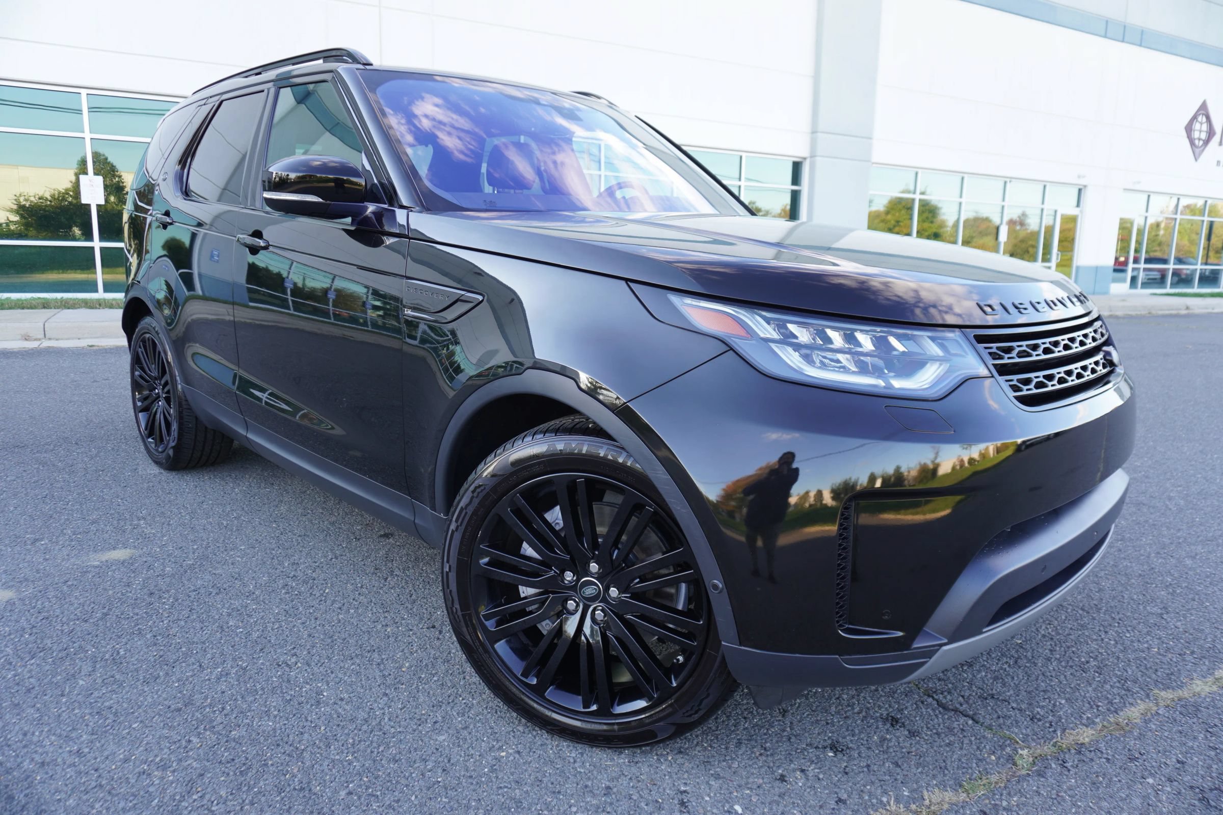 Used 2018 Land Rover Discovery HSE AWD/4WD image 1