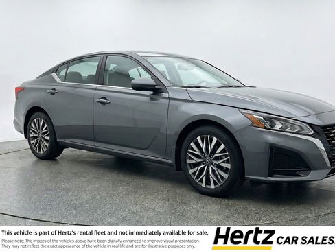 Used 2025 Nissan Altima 2.5 SV image 1