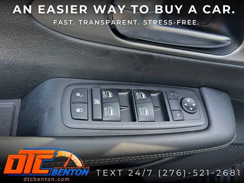 Used 2025 Chrysler Pacifica Select FWD image 11