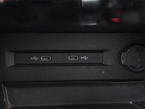 Used 2023 Volkswagen Taos SE w/ Panoramic Sunroof Package image 15