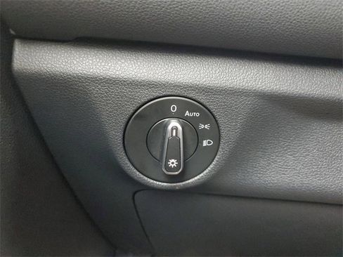 Certified 2025 Volkswagen Jetta Sport image 28