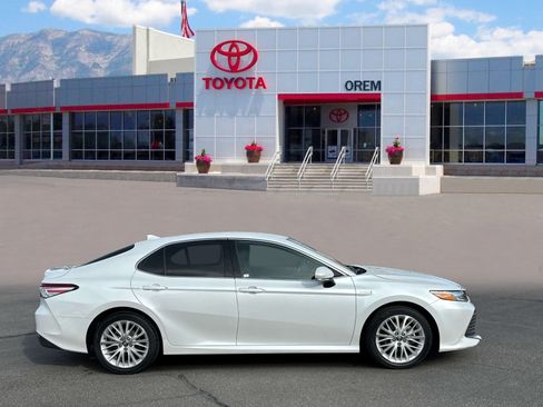 Used 2020 Toyota Camry XLE w/ Carpet Mat Package FWD image 3