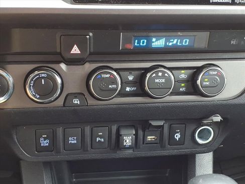 Used 2021 Toyota Tacoma TRD Sport w/ Technology Package AWD/4WD image 26