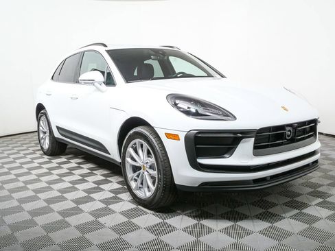 New 2026 Porsche Macan image 30