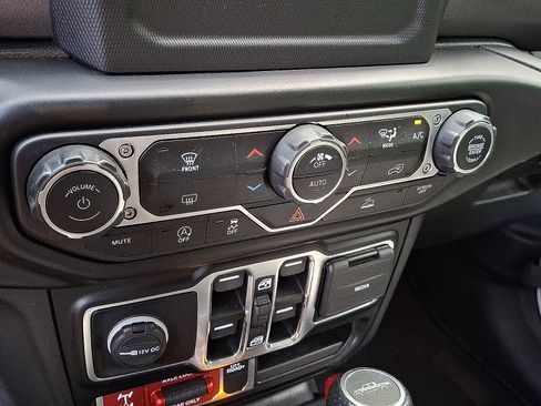 Certified 2021 Jeep Gladiator Mojave AWD/4WD image 16