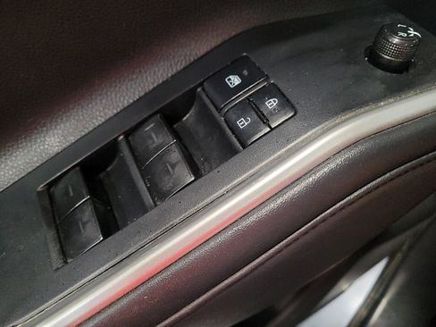 Used 2022 Toyota Highlander XLE FWD image 27