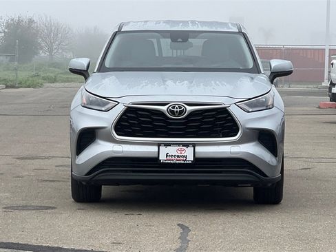 Certified 2023 Toyota Highlander L image 11