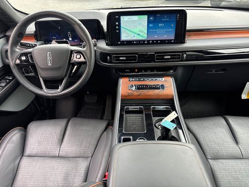 New 2025 Lincoln Aviator Black Label w/ Jet Appearance Package image 30