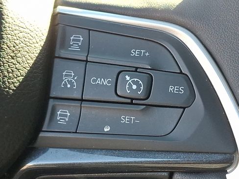 Used 2023 Jeep Grand Cherokee Altitude image 23