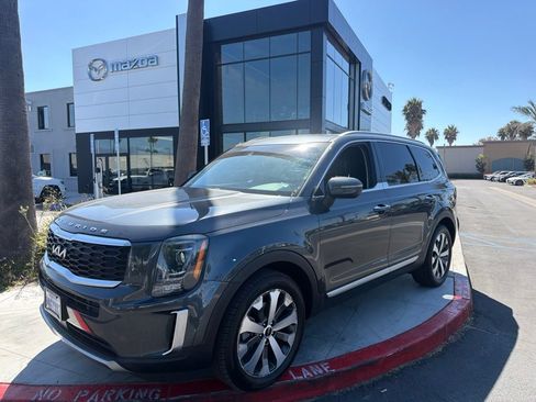 Used 2022 Kia Telluride S FWD image 2